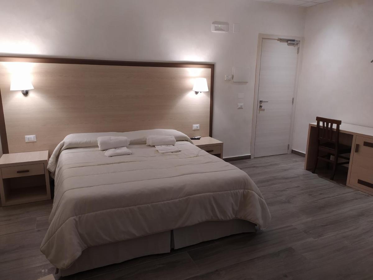 Hotel Holiday Foggia Zewnętrze zdjęcie
