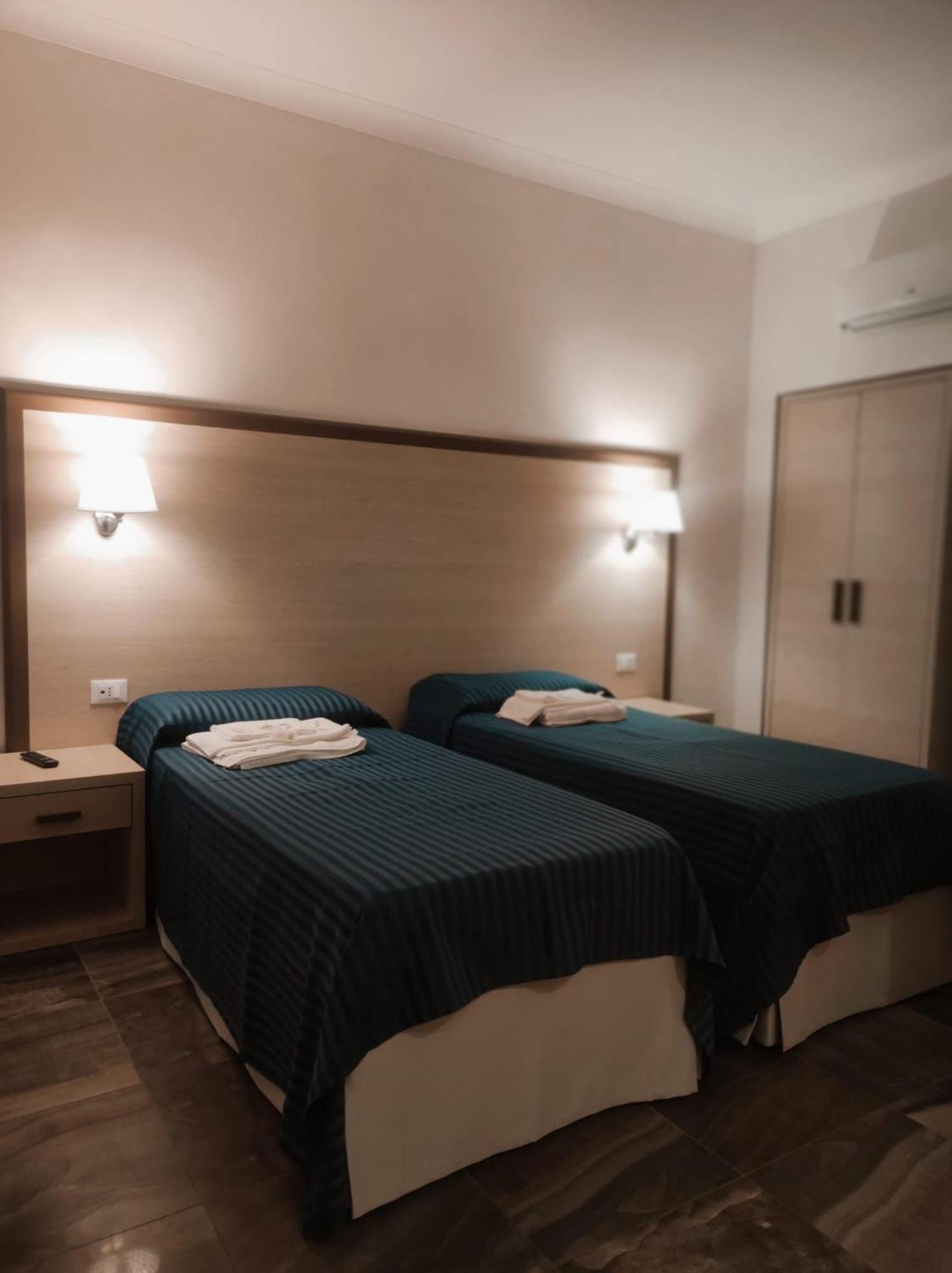 Hotel Holiday Foggia Zewnętrze zdjęcie