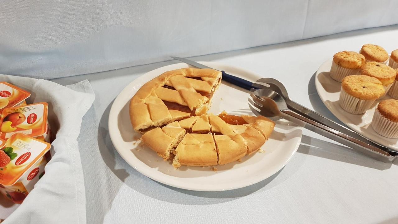 Hotel Holiday Foggia Zewnętrze zdjęcie