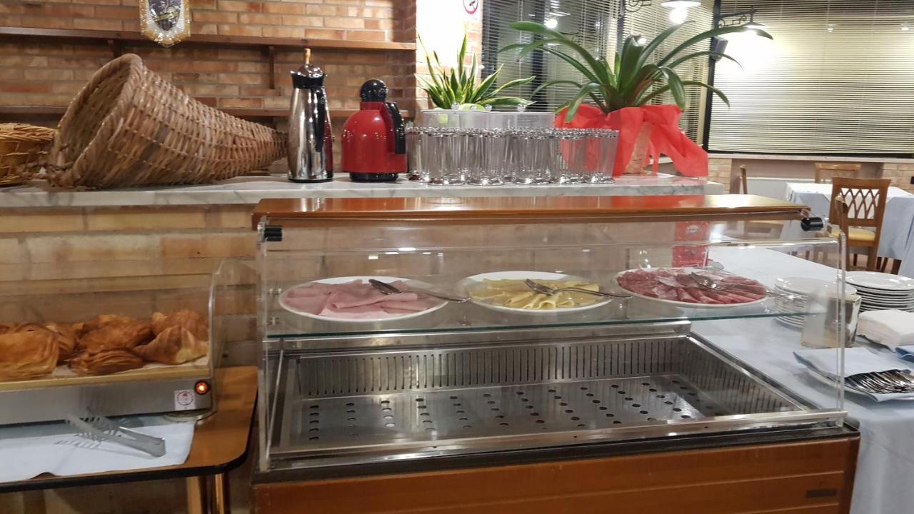 Hotel Holiday Foggia Zewnętrze zdjęcie